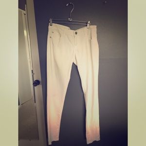 White skinny jeans